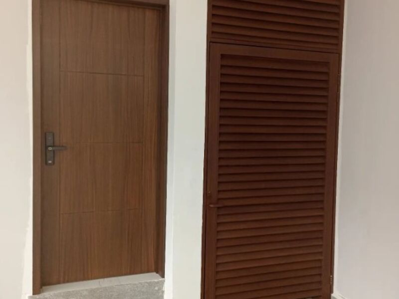 Puerta aluminio texturizada louver Veracruz