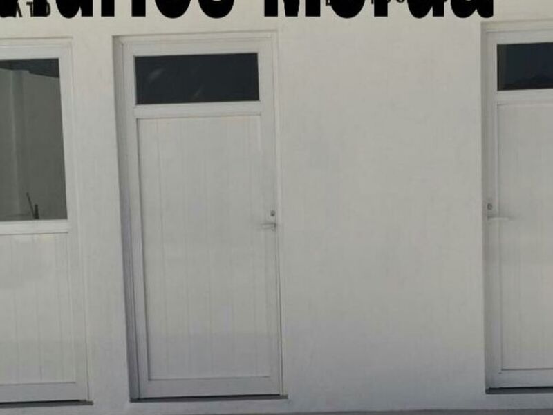 Puertas en aluminio blanco EN TONALÁ