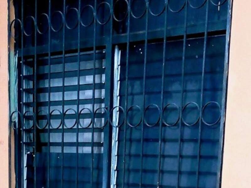 Ventana con reja de seguridad EN TONALÁ