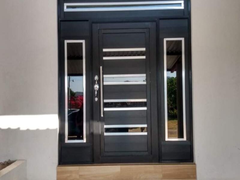 PUERTA RESIDENCIAL DE ALUMINIO EN IXMIQUILPAN