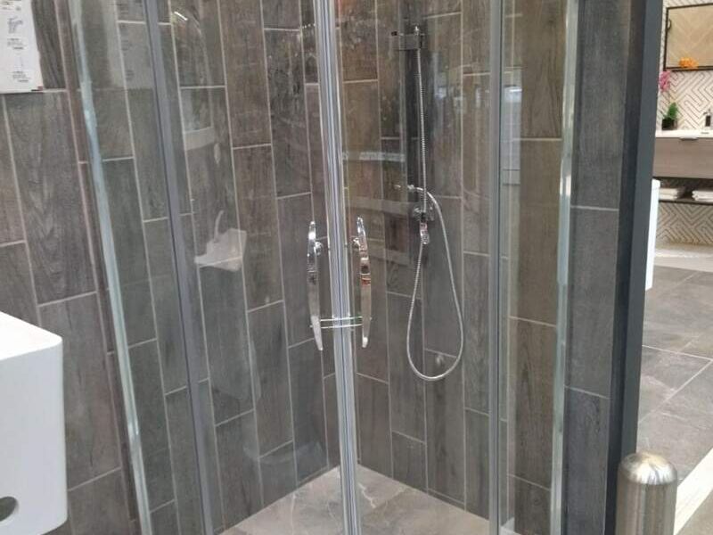 CANCEL DE BAÑO ABATIBLE EN MICHOACAN