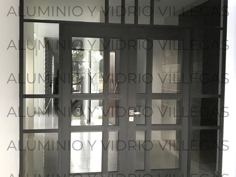 PUERTA DE ENTRADA DE ALUMINIO EN ZAMORA