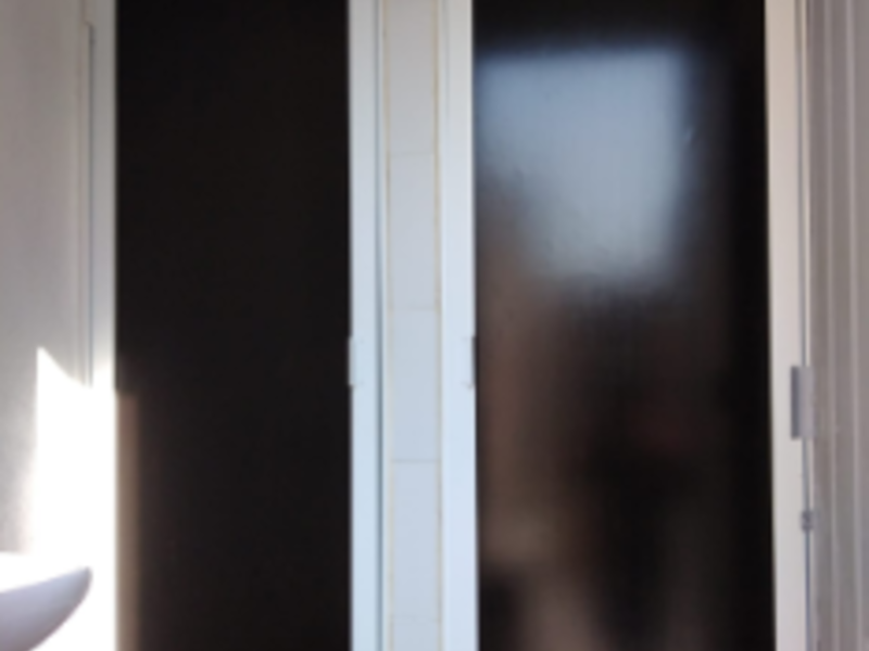 Puerta de aluminio para baño Morelos