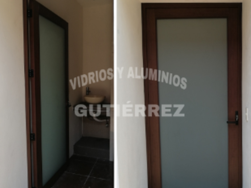  Puerta en Aluminio color Madera CDMX