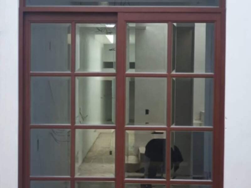 VENTANA DE ALUMINIO NOGAL ZACAPU
