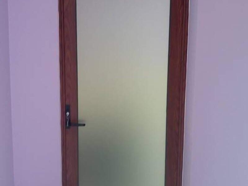 PUERTA DE ALUMINIO NOGAL MICHOACAN