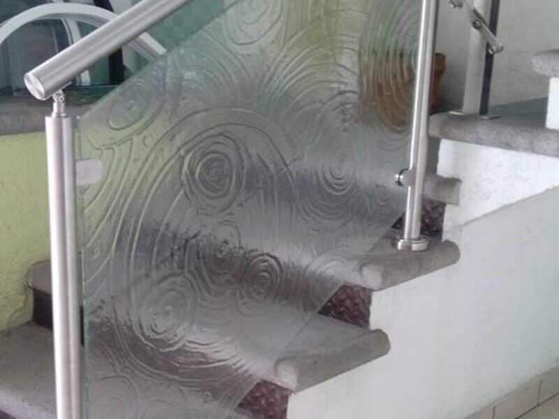 PASAMANOS DE ACERO CON CRISTAL MORELOS
