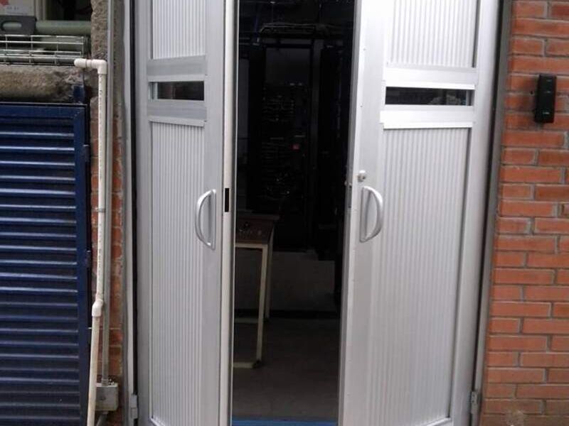 PUERTAS ABATIBLES DE ALUMINIO CUERNAVACA