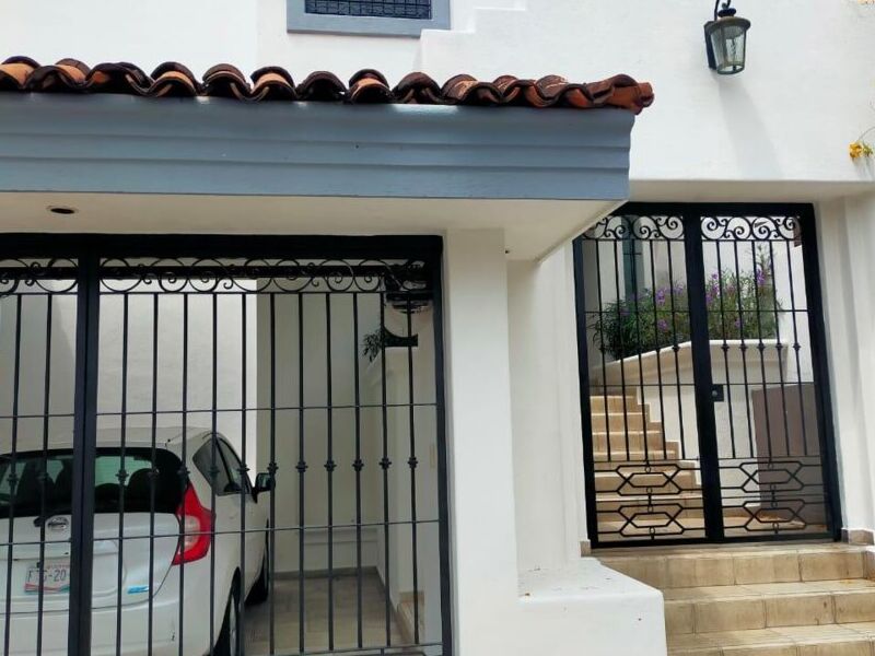 CASA JARDÍNES VISTA HERMOSA