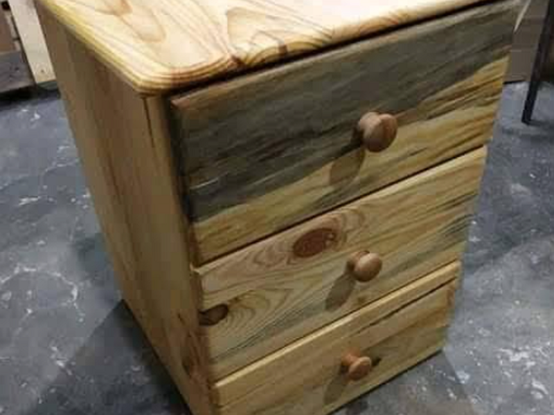 Velador color madera 3 cajones Jojutla