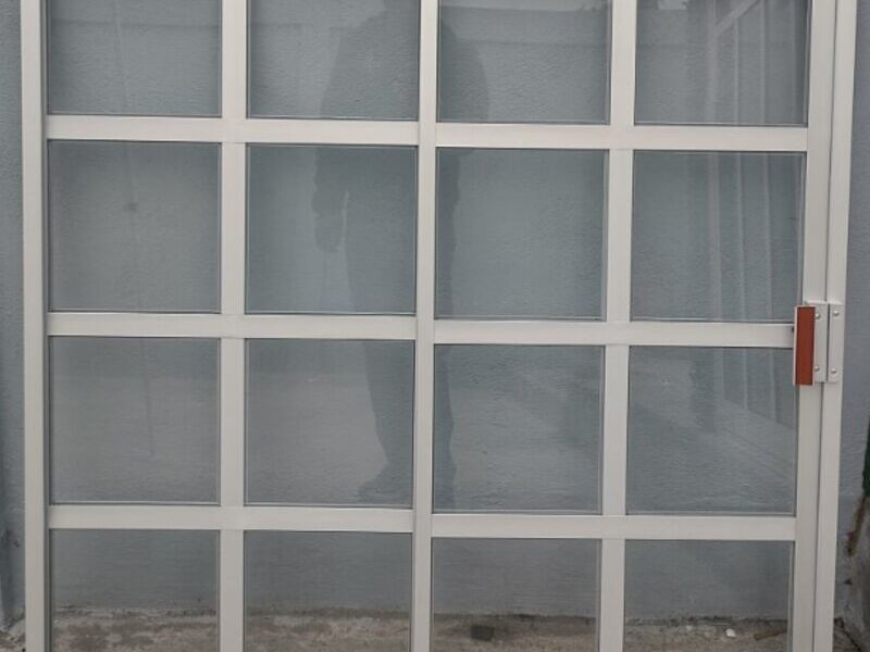 Ventana en vidrio claro en CDMX 