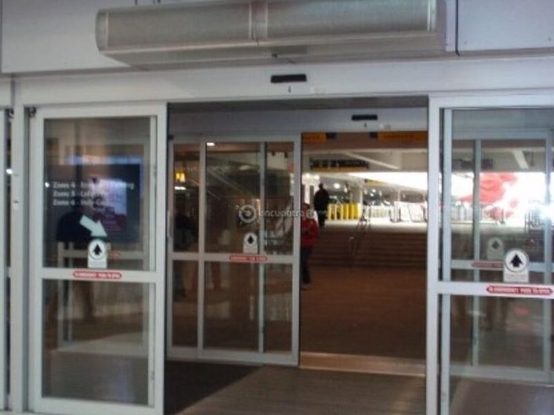 Puerta automática comercial en Reynosa