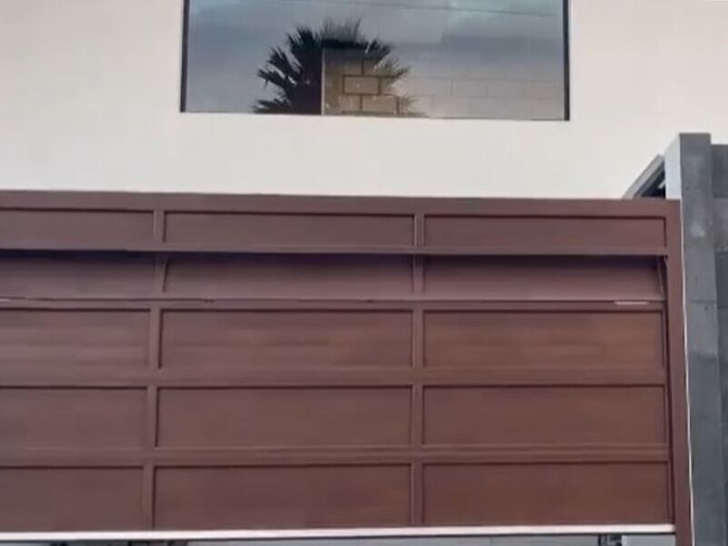 Puerta automática ascendente en Hidalgo
