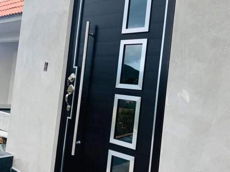 PUERTA RESIDENCIAL FILTRASOL NEGRA MORELOS