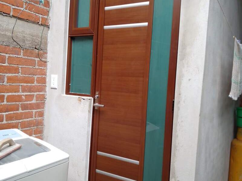 PUERTA DE ALUMINIO 3" NOGAL EN MORELOS