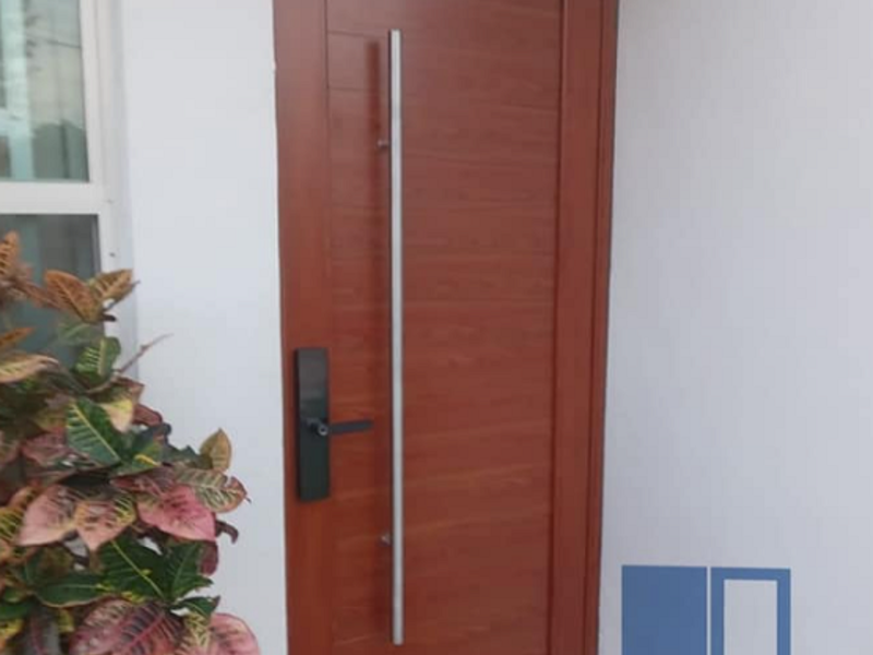 Puerta de madera café Ciudad Madero