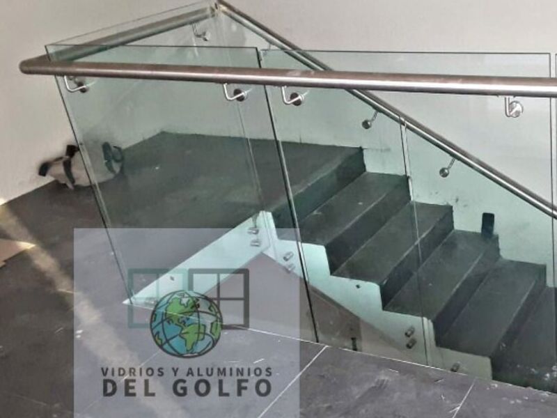 Pasamanos en cristal templado en Matamoros