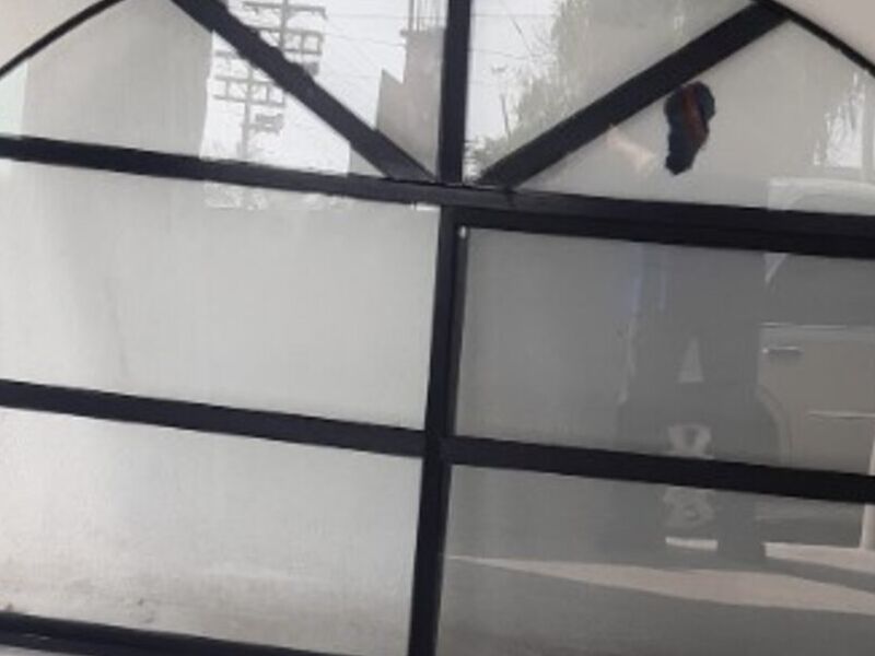 Ventana en forma de arco en Matamoros 