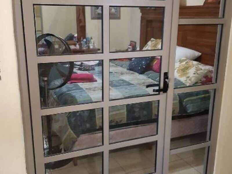 Puerta corrediza en Aluminio y vidrios en MX