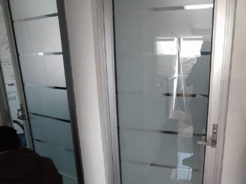 Puerta de aluminio en Xico