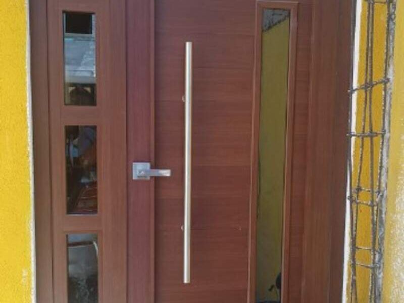 Puerta principal imitacion madera en Veracruz