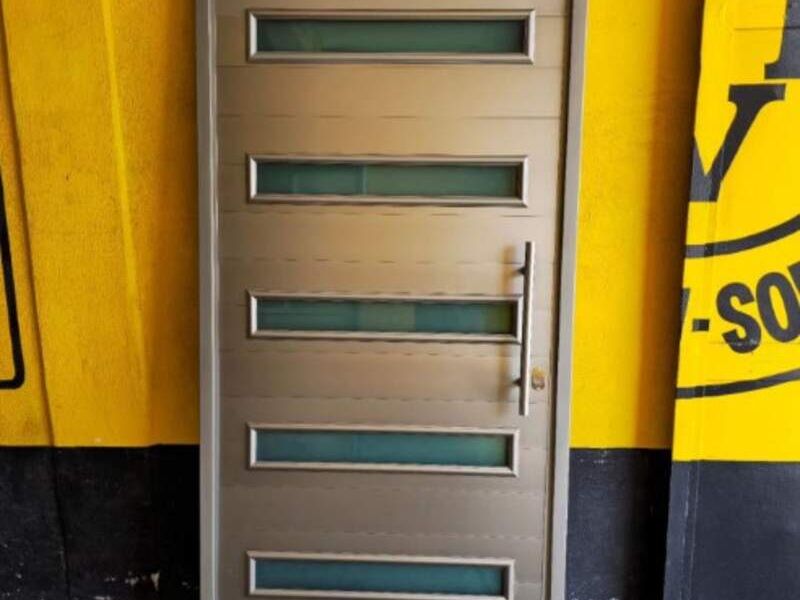 Puerta con alma de acero en Tlalmanalco