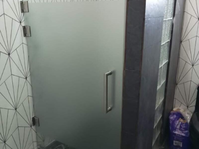 Puerta abatible en Nogales