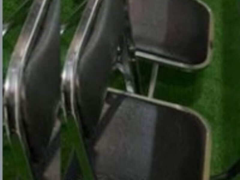 Sillas de plástico negro