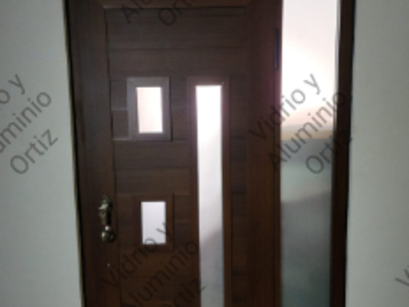 Puerta de aluminio color negro México 