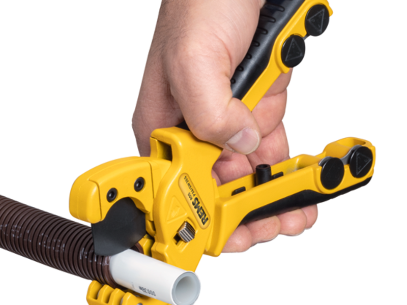 TIJERAS MANEJABLES CON UNA SOLA MANO