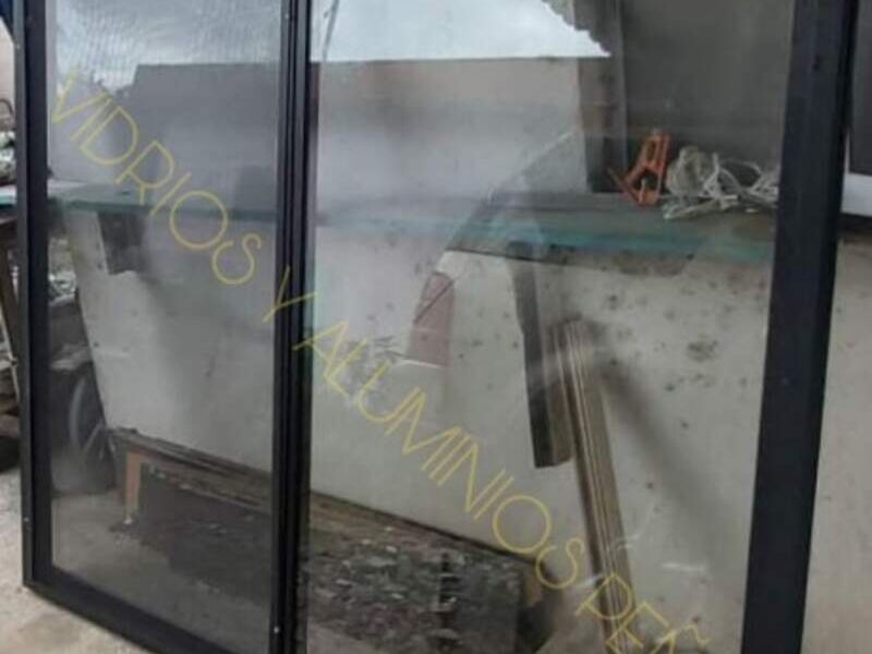 Ventana en Aluminio con cristal en JALISCO