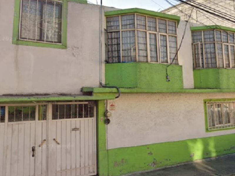 CASA CON TERRENO EN CUCHILLA DEL TESORO