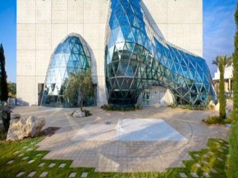 Construcción de Edificios y Museos
