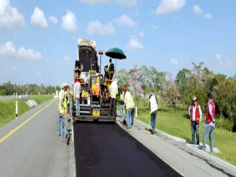 Construcción de Terracerías y Pavimentos