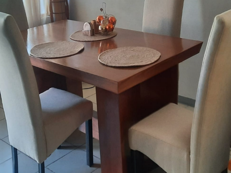 Juego de comedor de 4 asientos café Veracruz