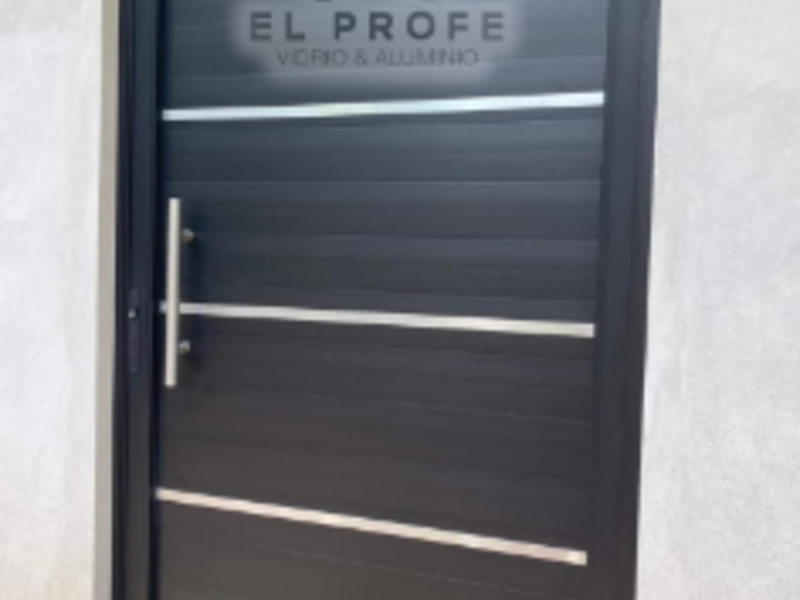 Puerta de aluminio color negro Paracho 