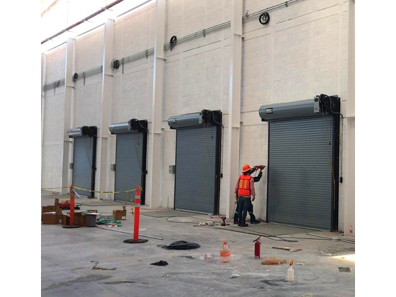 Puertas de empresas y bodegas México