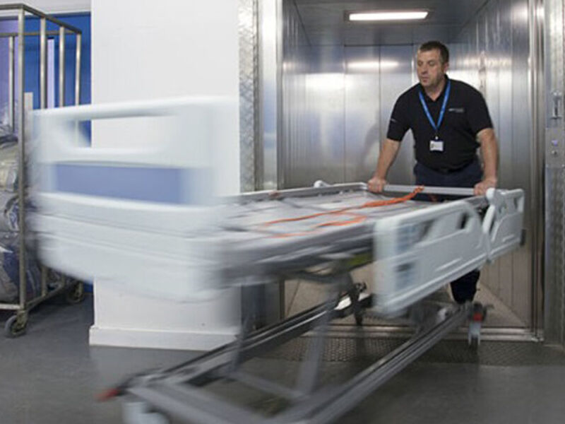Elevador de hospital en Hermosilla