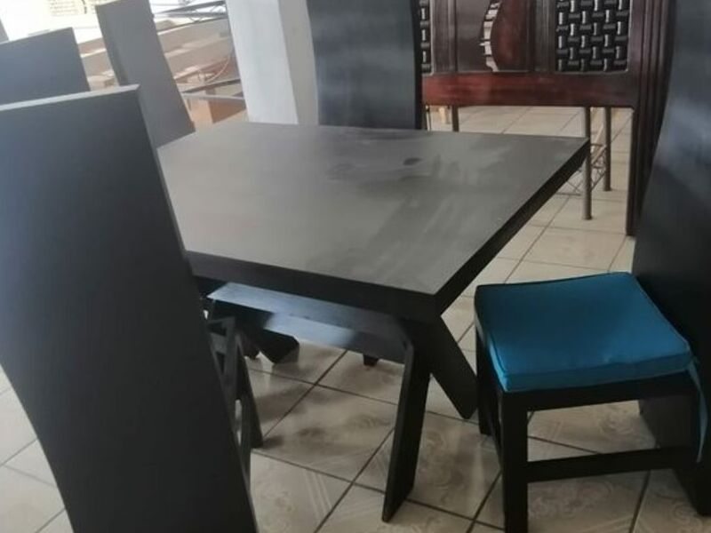 Comedor minimalista chocolate, 4 sillas