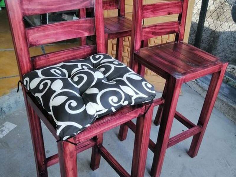Bancos de pino color cherry