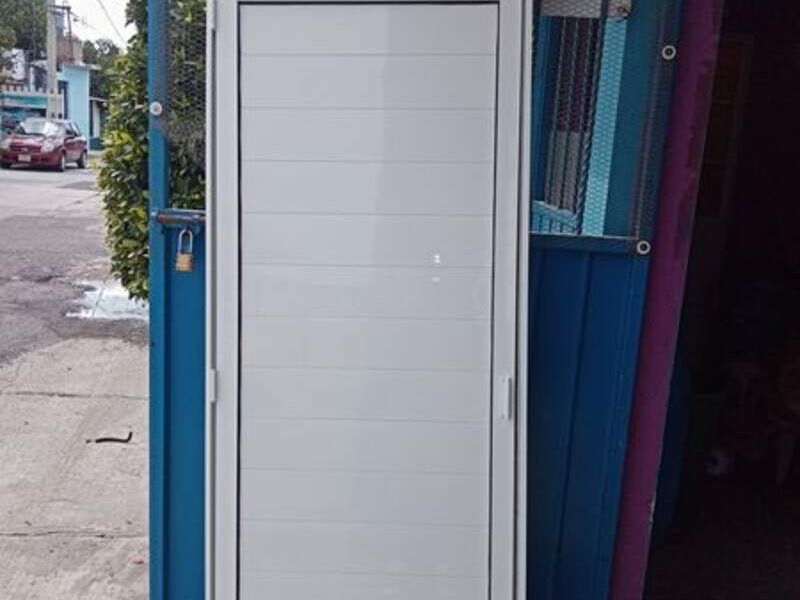 Puerta aluminio blanco Zaragoza