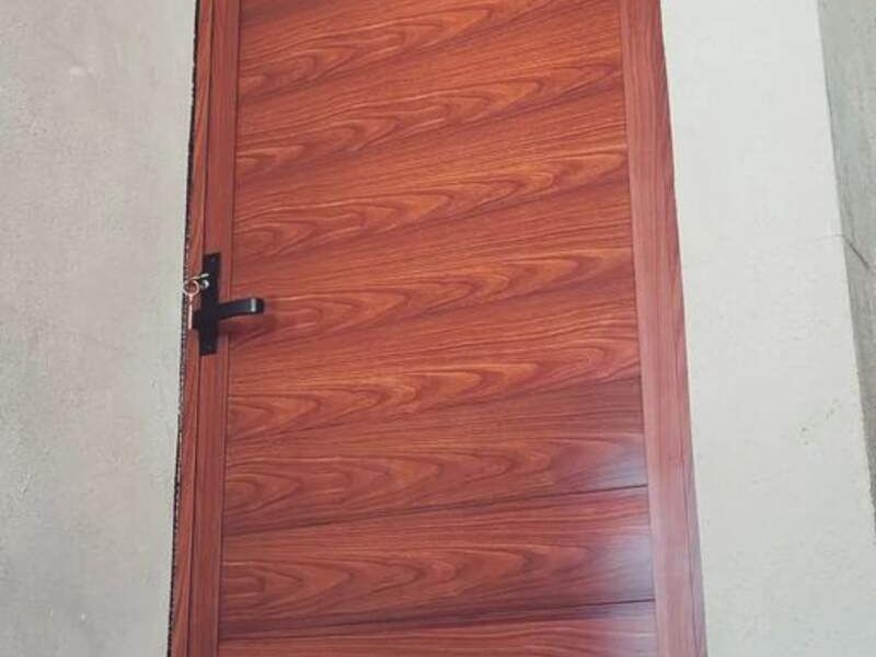 Puerta abatible aluminio GUADALAJARA