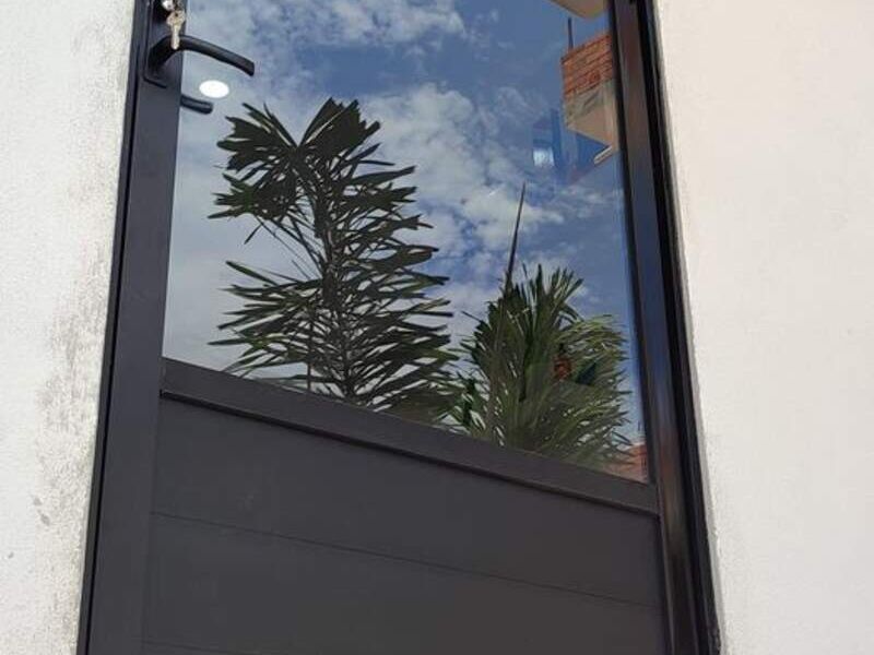 Puerta aluminio vidiro claro  GUADALAJARA