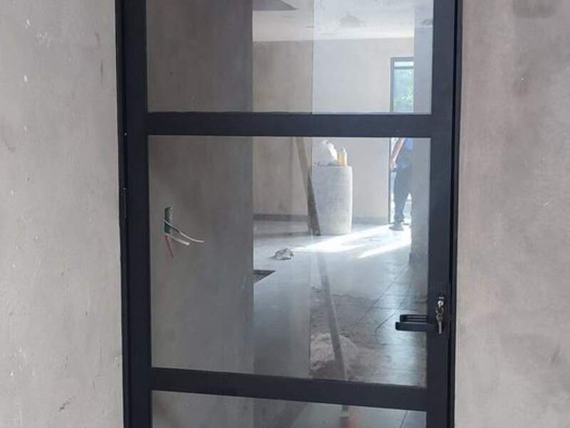Puerta aluminio tres pulgadas GUADALAJARA
