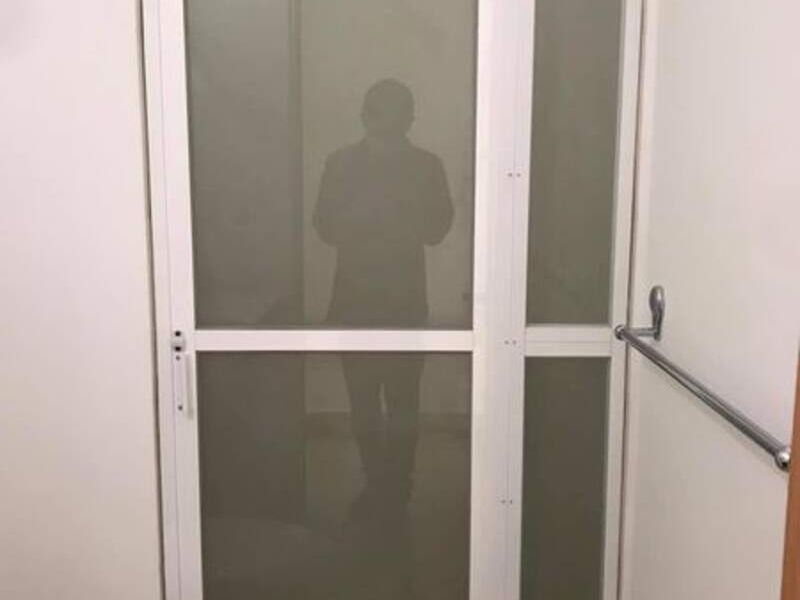 Puerta para baño tono blanco CDMX