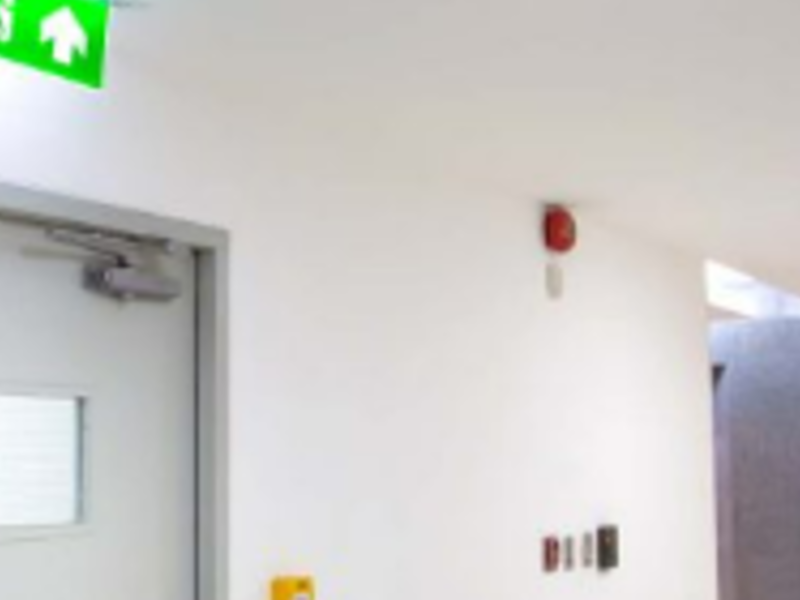 Puertas metálicas de emergencia
