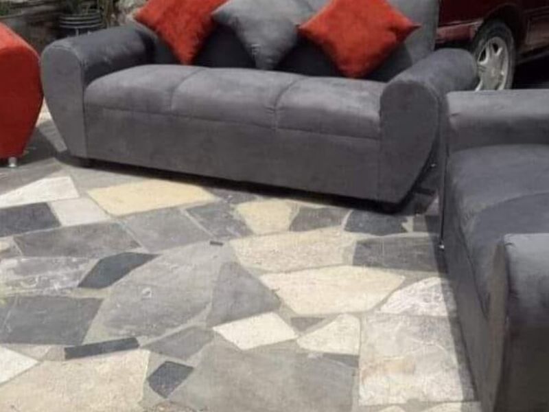 Juego de sala gris y roja