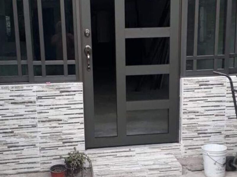 Puerta Aluminio