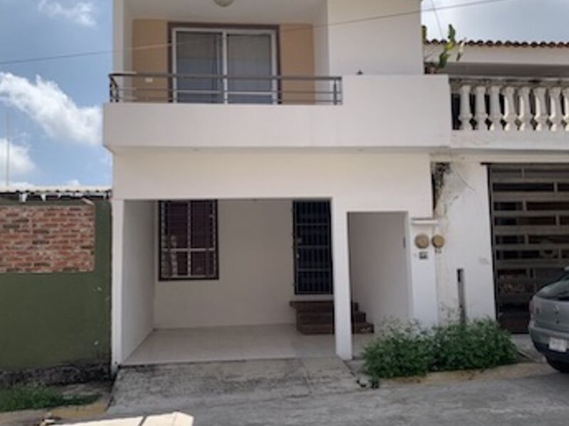 Renta casa Col. Hacienda