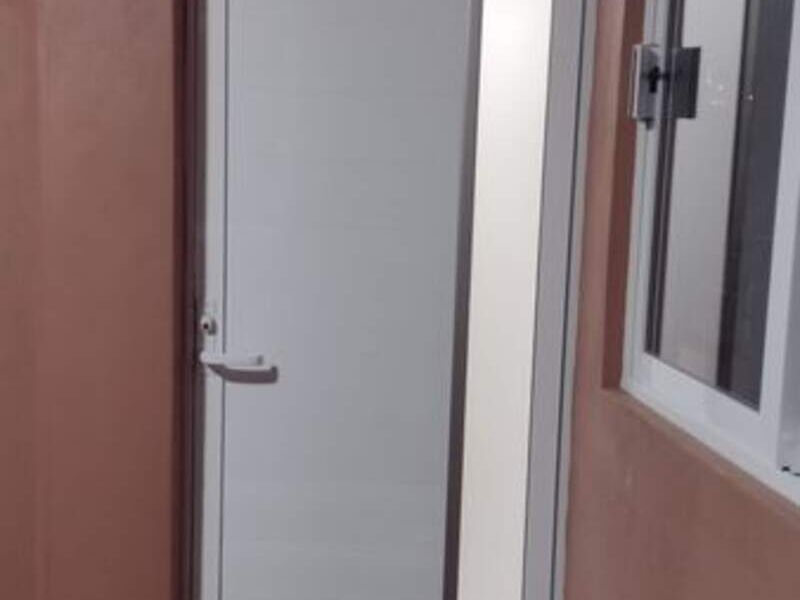 Puerta de madera color blanco CDMX